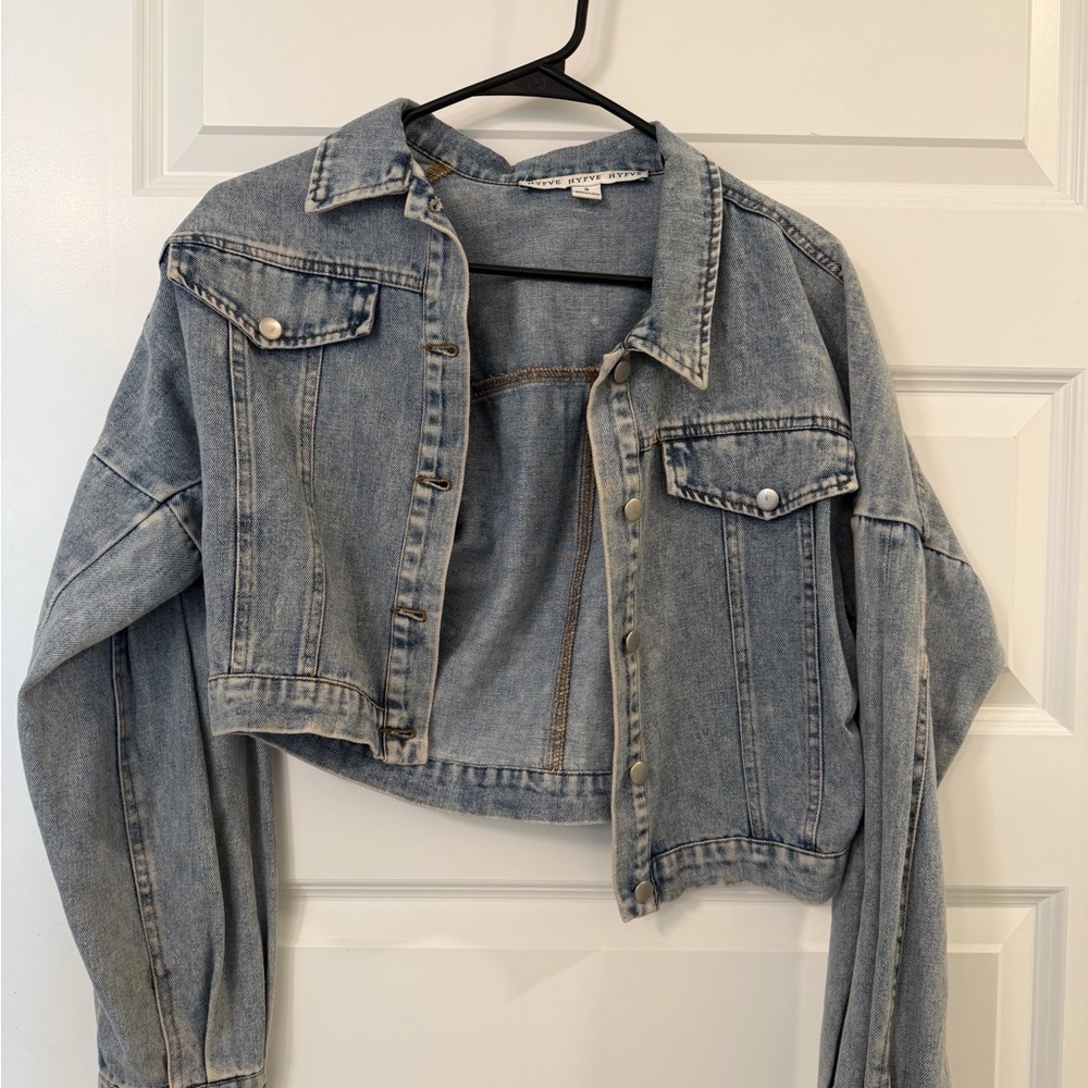 Stylish Cropped Denim Jacket